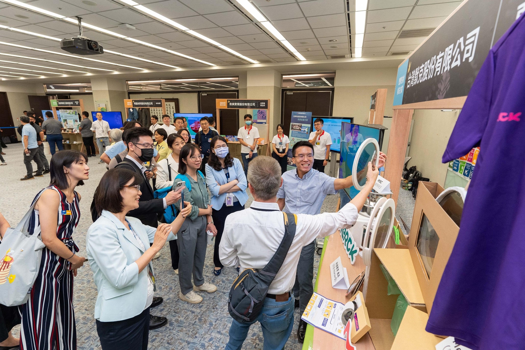 LEYU�پW(w��ng)�B�֮a(ch��n)�I(y��)���߄��׌����B(t��i)Ȧ(li��n)չ��չʾ��Ό��U����ѭ�h(hu��n)�����ã���(chu��ng)�½�Q�������������ϰ��������cѭ�h(hu��n)ʹ�������������аl(f��)���������U���ϻ����������g���p�������᰸��